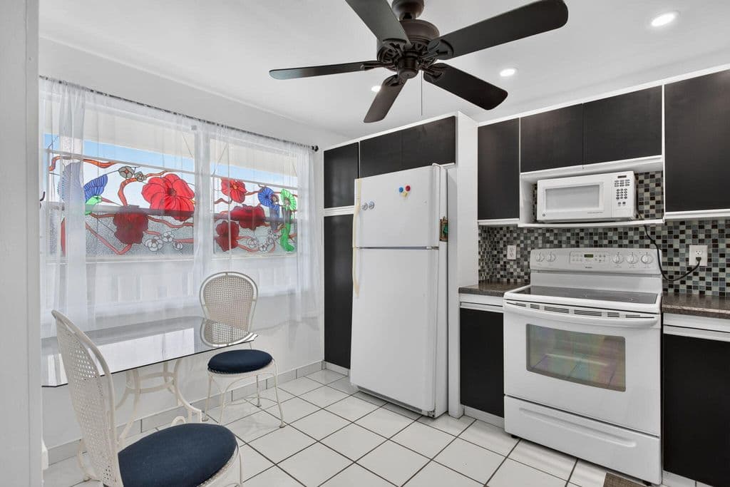 2-bedroom Condo — 2301 LUCAYA Lane #D4