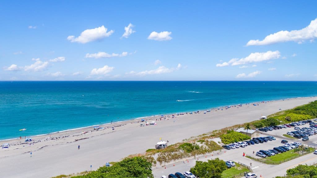 3-bedroom Property — 109 Half Moon Circle #C