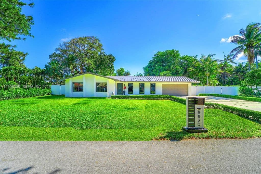 5-bedroom Single-Family Home — 8820 SW 182nd Ter