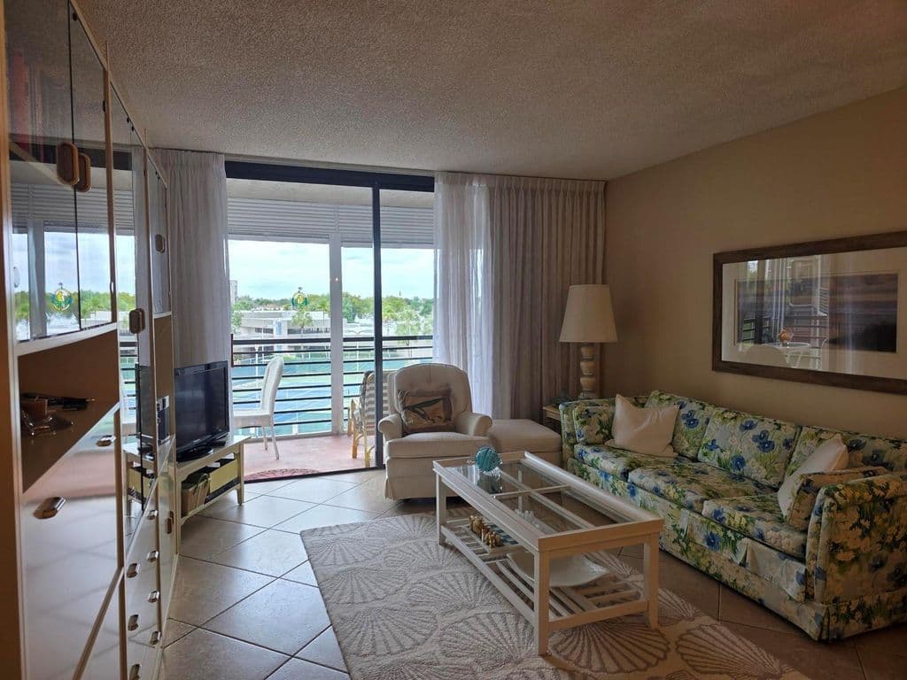 1+1 Condo — 1001 Colony Point Circle #405