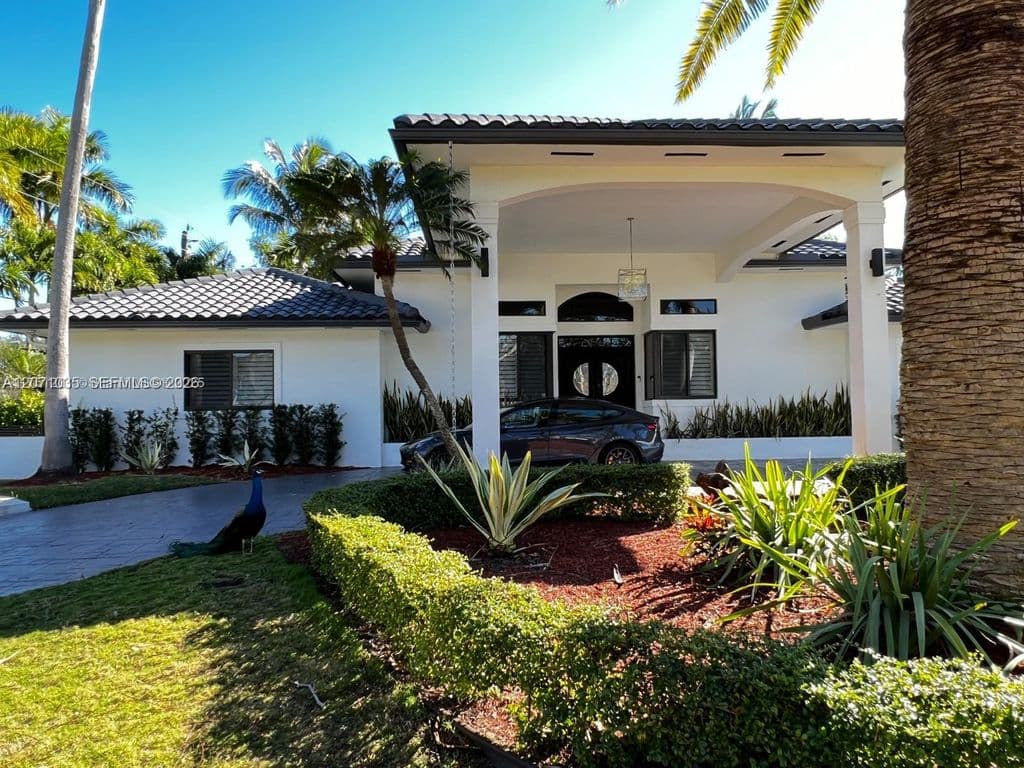 4-bedroom Single-Family Home — 17615 SW 80th Ct