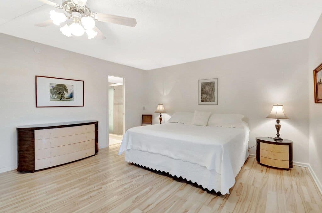 1-bedroom Condo — 2043 Cambridge C