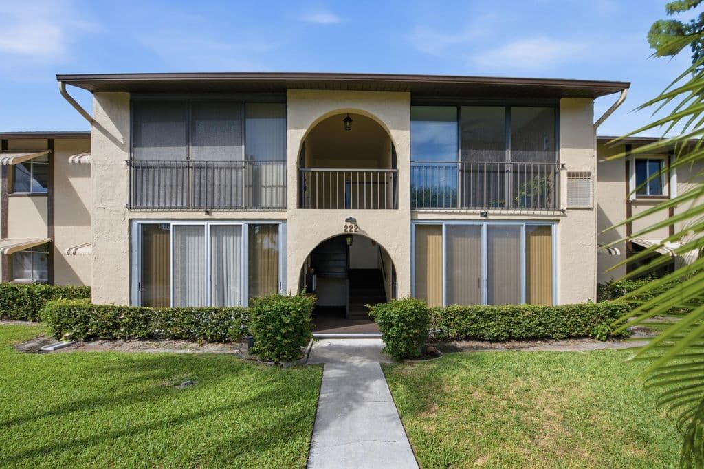 2+1 Condo — 222 Pine Hov Circle #A-2