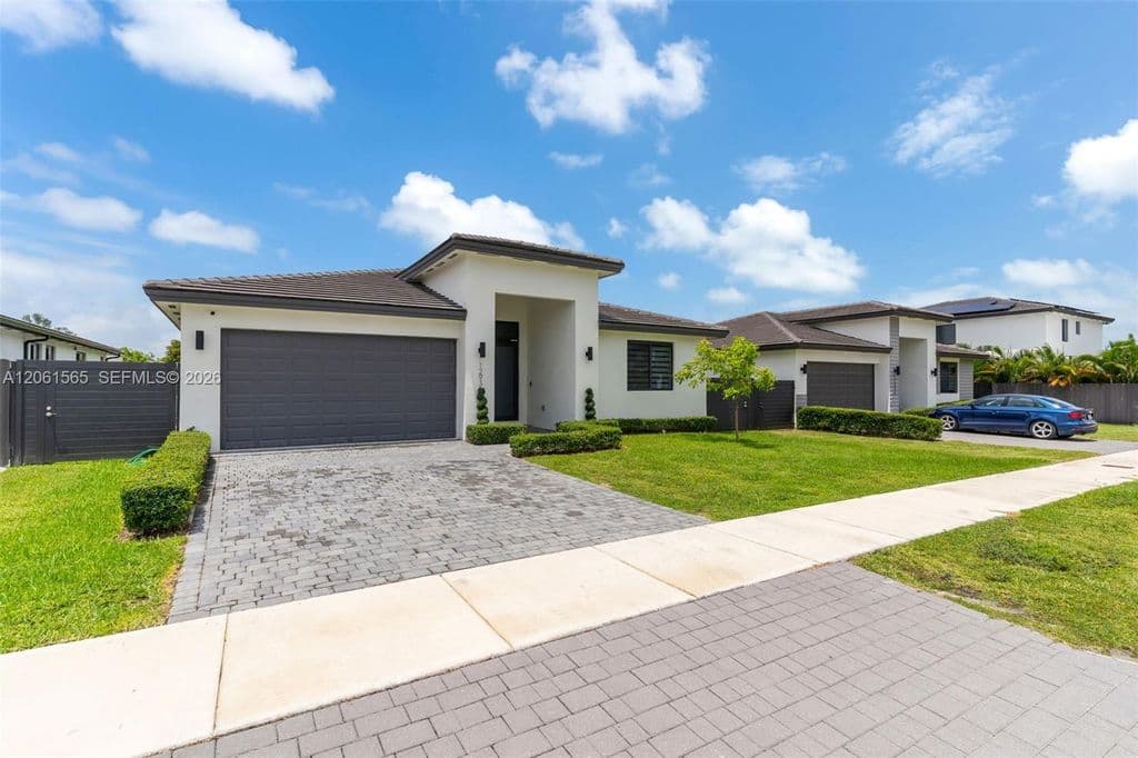5+1 Müstakil ev — 12933 SW 227th St