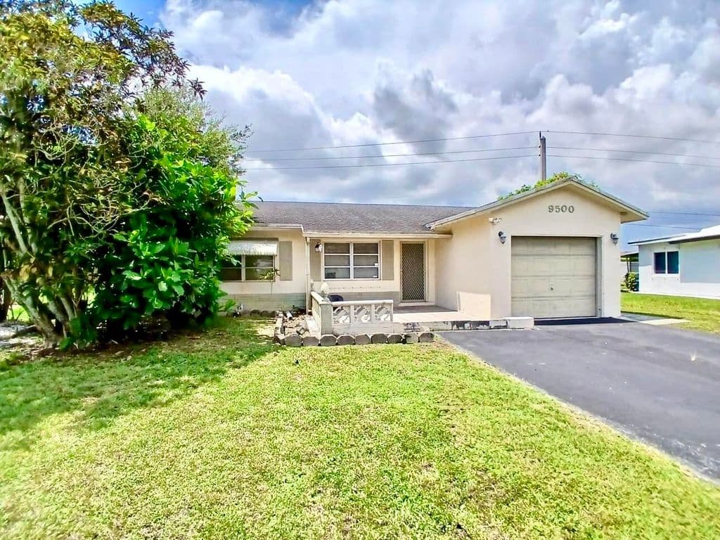 3+1 Müstakil ev — 9500 NW 70th Street