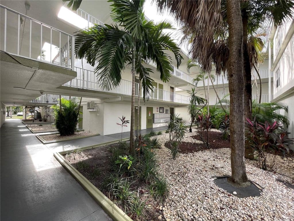 2-bedroom Condo — 4255 N University Dr APT 201