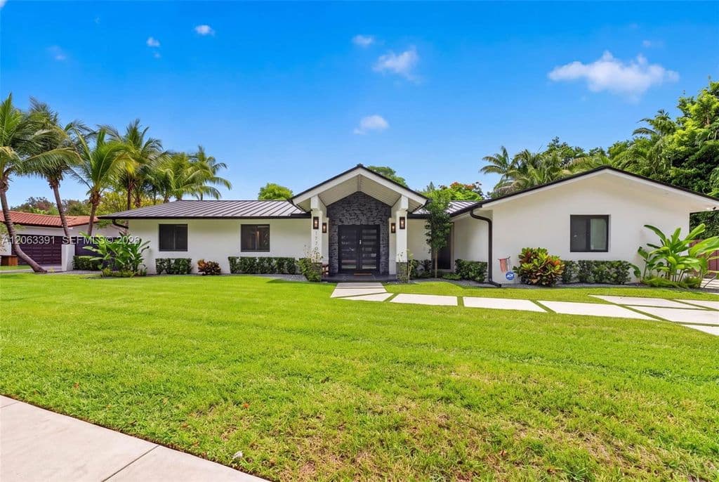 5-bedroom Single-Family Home — 17701 SW 87th Ave
