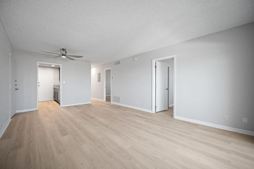 2-bedroom Condo — 900 NE 18th Avenue #1407