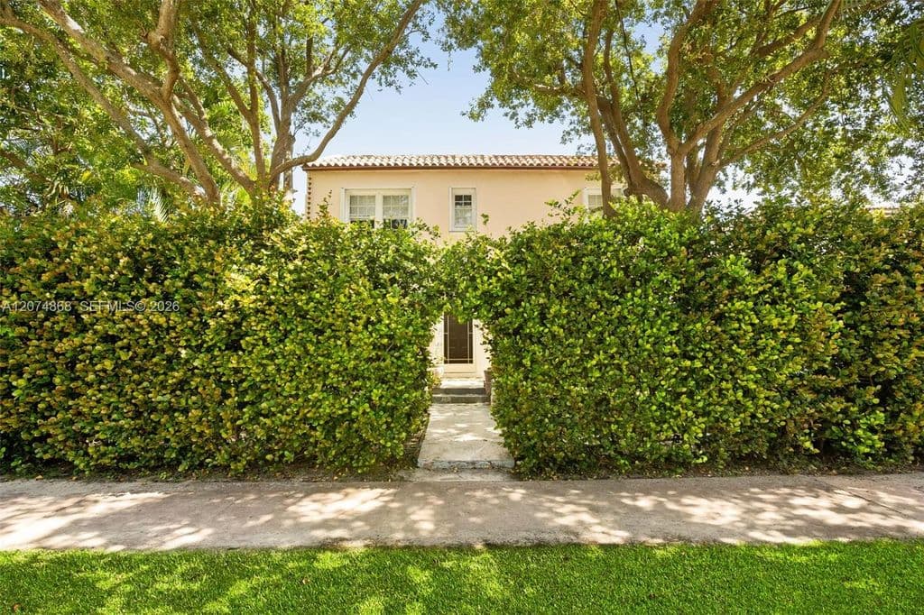 4-bedroom Single-Family Home — 524 W 47th St