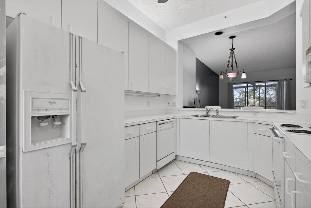 2-bedroom Condo — 9575 Weldon Circle Apt C413