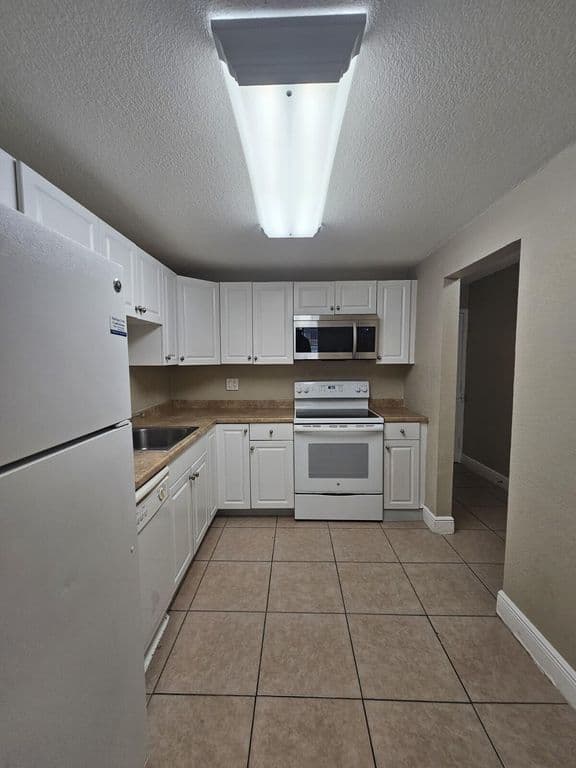 2-bedroom Condo — 4324 NW 9TH Avenue #6-1C