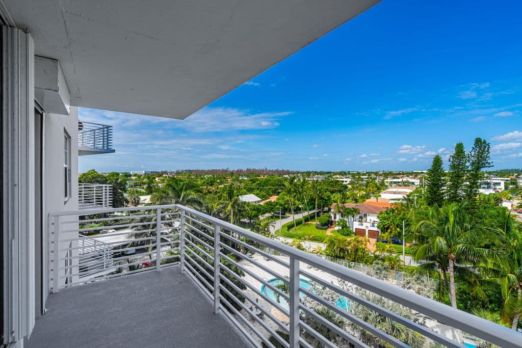 1+1 Condo — 2851 S Ocean Boulevard #0086