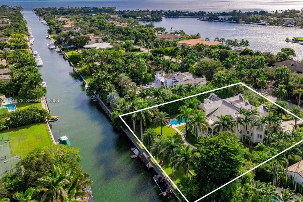 6+1 Müstakil ev — 585 Arvida Pkwy