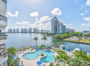 2+1 Condo — 3530 Mystic Pointe Dr APT 808, Aventura, 33180