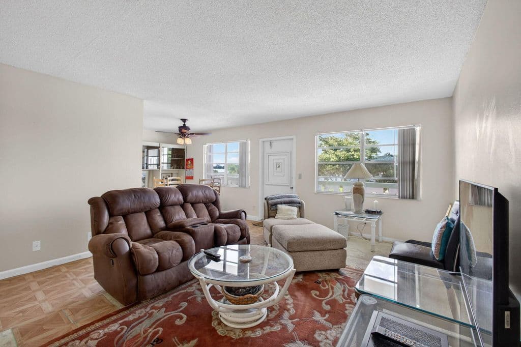 2+1 Condo — 348 Wellington H