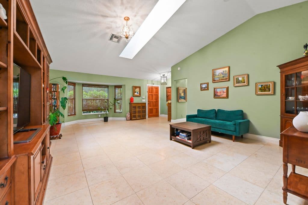 3+1 Müstakil ev — 12369 157th Street N