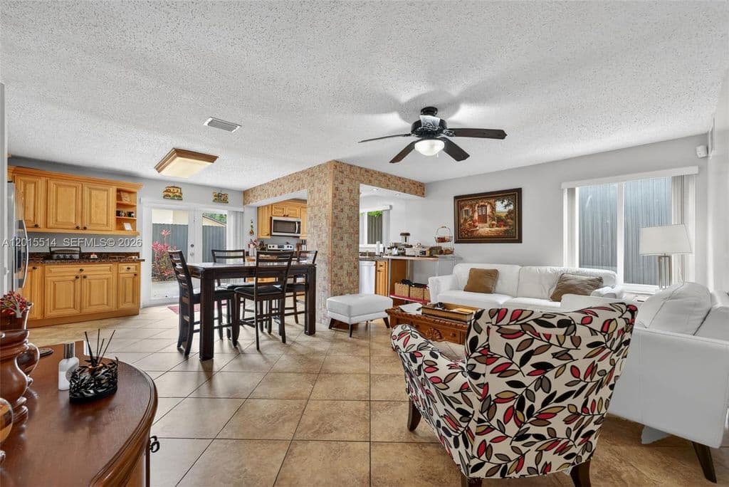 5+1 Müstakil ev — 10934 SW 137th Ct