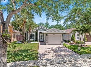 4-bedroom Single-Family Home — 1077 NW 170th Ave, Pembroke Pines, 33028