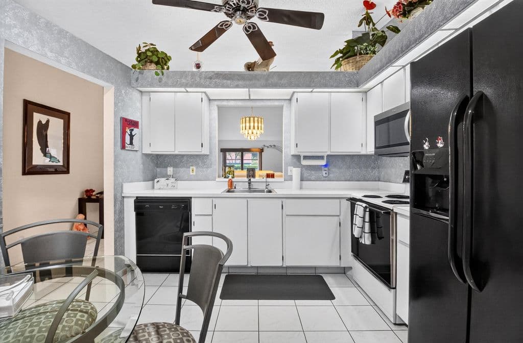 2-bedroom Condo — 8179 Whispering Palm Drive
