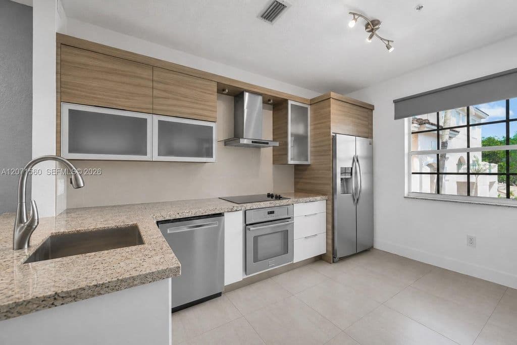 2+1 Mülk — 5670 NW 116th Ave APT 222