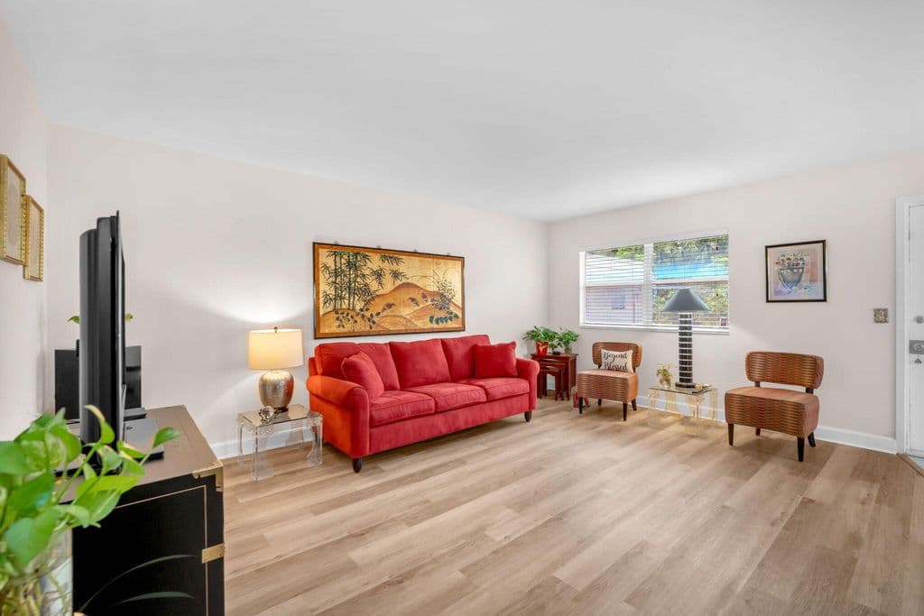 2+1 Condo — 716 Saxony Place #O