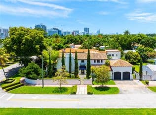 5-bedroom Single-Family Home — 5860 Pine Tree Dr, Miami Beach, 33140