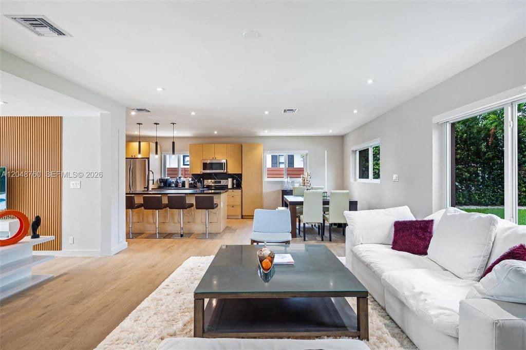 3+1 Müstakil ev — 10658 NE 11th Ave