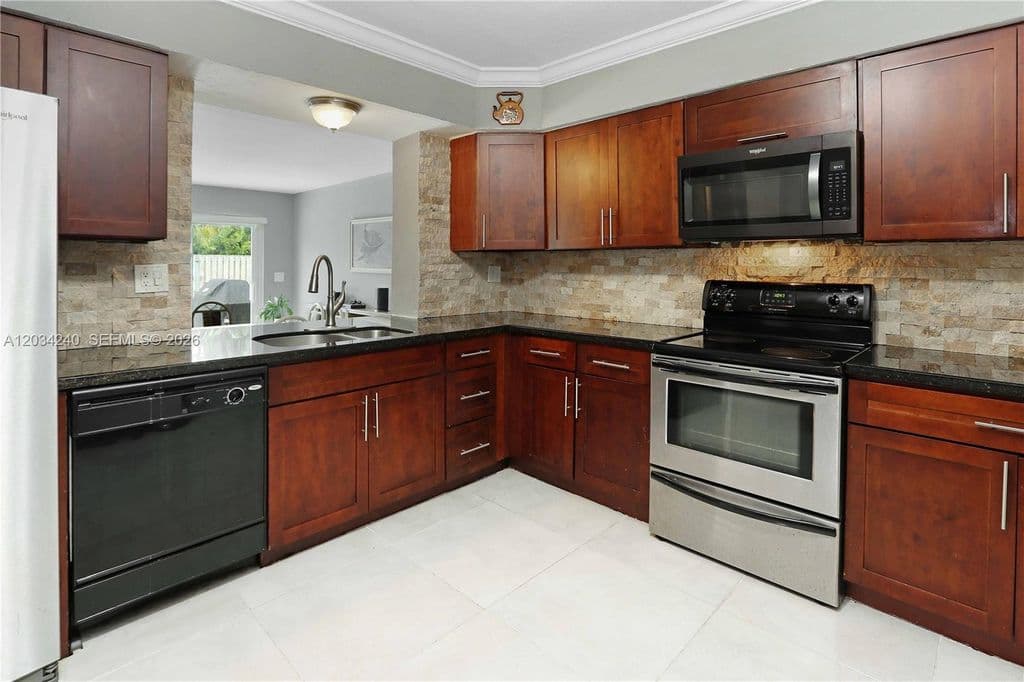 3+1 Müstakil ev — 1324 Washington St