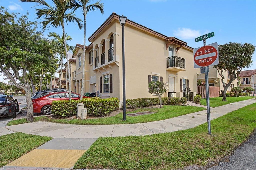 4+1 Mülk — 12853 SW 135th St