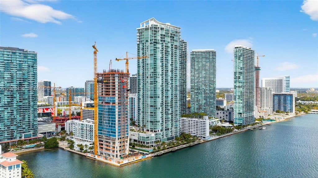 1+1 Condo — 2900 NE 7th Ave Unit 2209