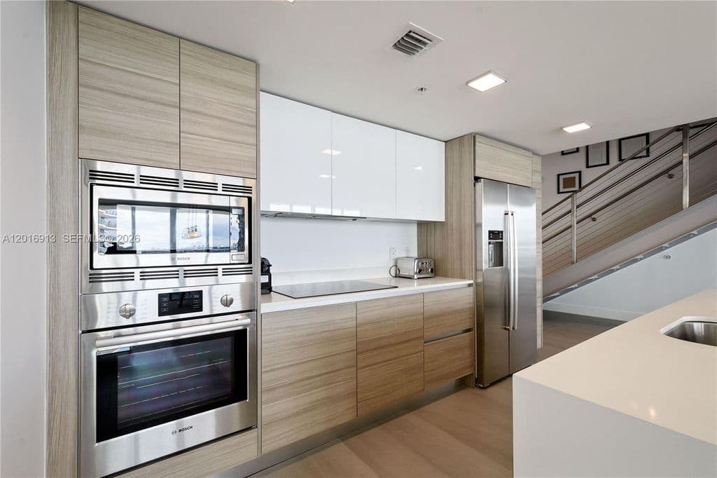 3-bedroom Condo — 6620 Indian Creek Dr #Penthouse 712