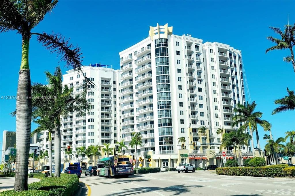 2+1 Condo — 1830 Radius Dr APT 903