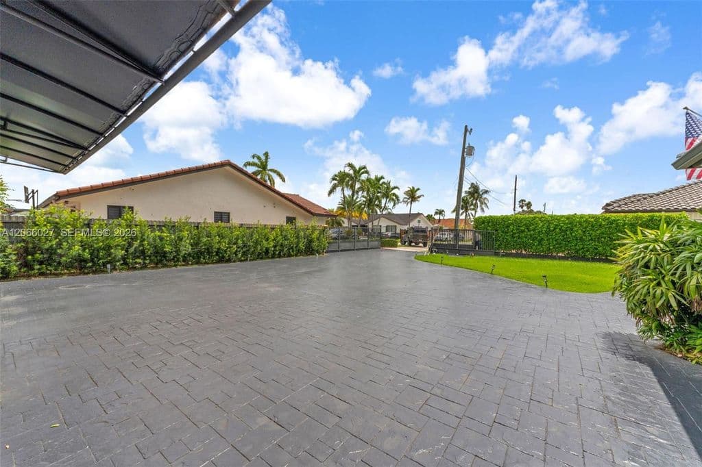 4+1 Müstakil ev — 14380 SW 36th St