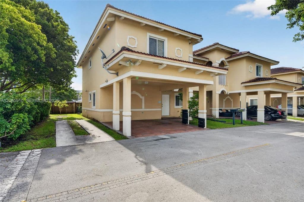 4-bedroom Property — 6776 SW 22nd St