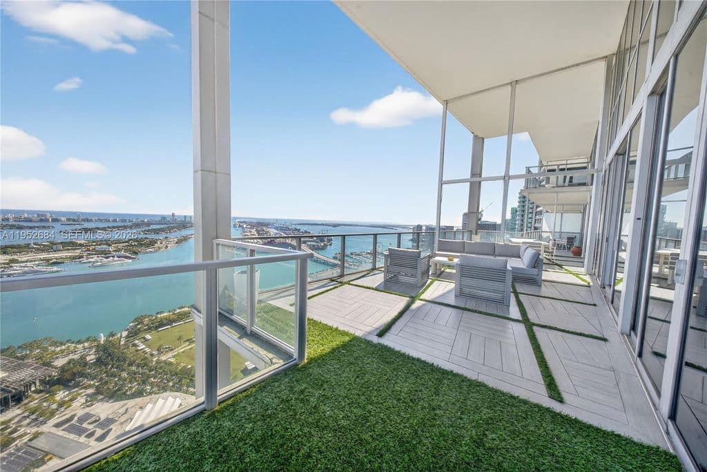 6+1 Condo — 1100 Biscayne Blvd Unit 5306