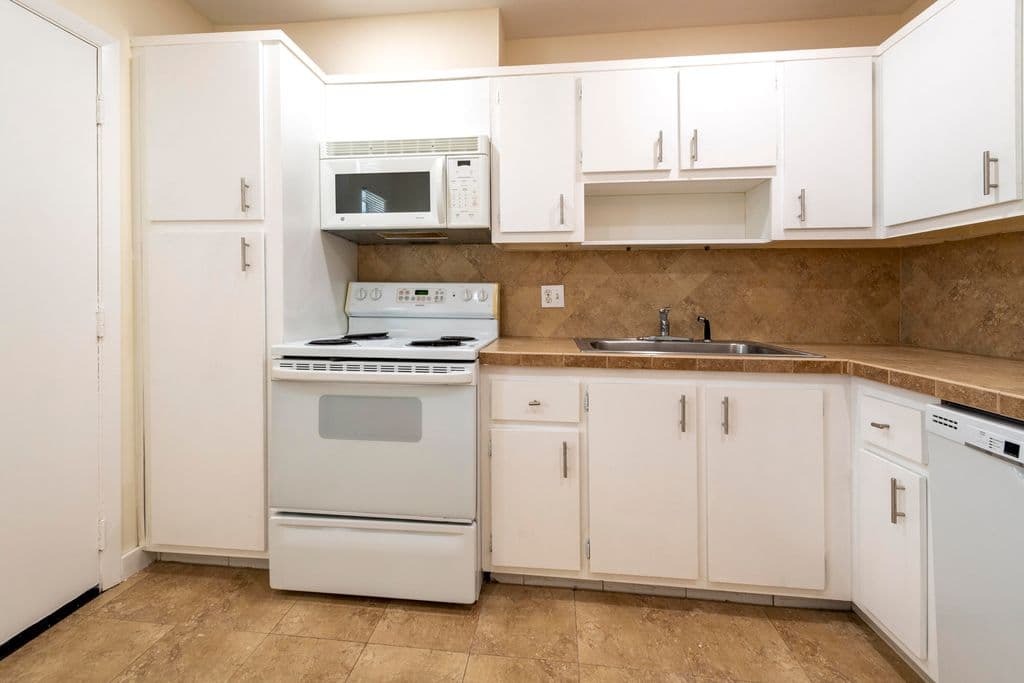 2-bedroom Condo — 6061 N Falls Cir Drive #402