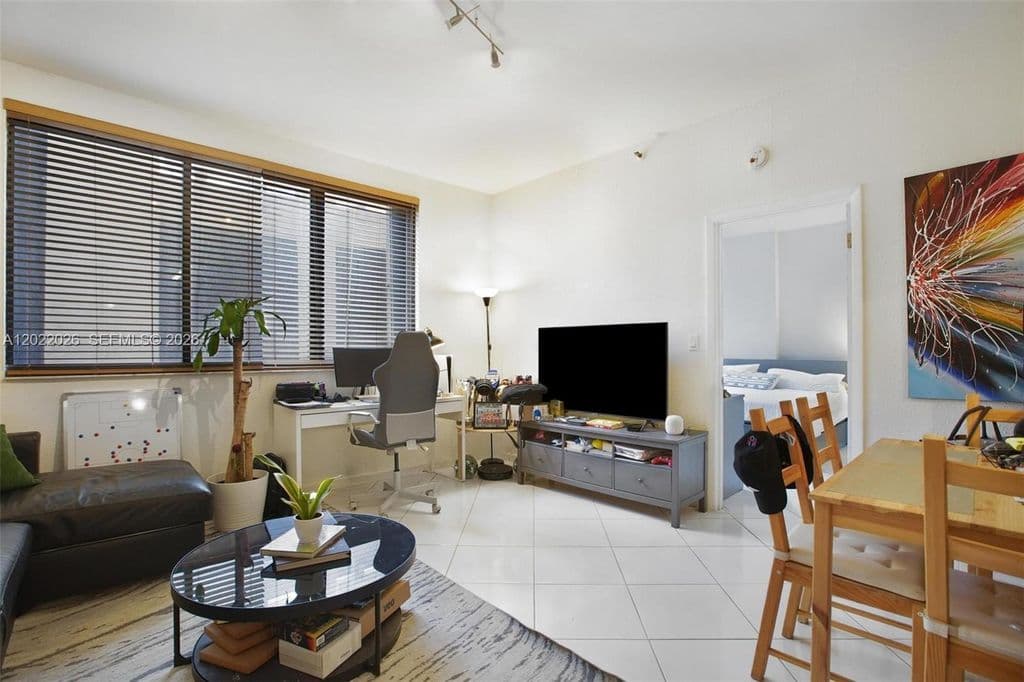 1+1 Condo — 540 Brickell Key Dr APT 308
