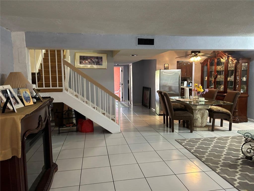 3+1 Mülk — 1653 NW 58th Ave #14