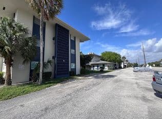 1-bedroom Condo — 1150 E Sample Road #204, Pompano Beach, 33064