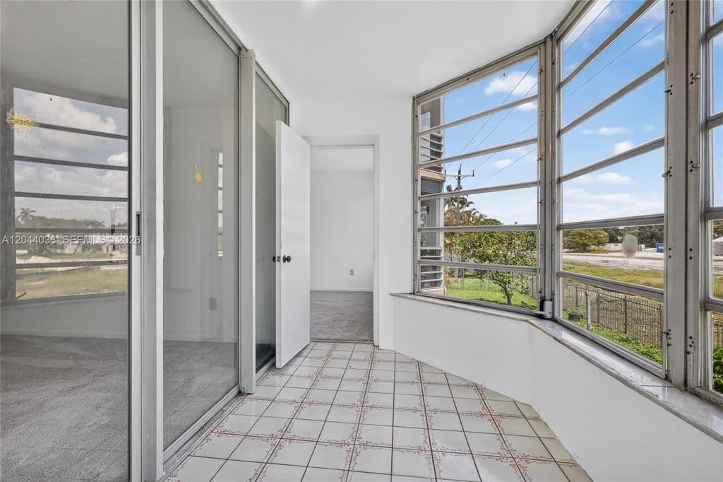 1+1 Condo — 1501 NE 191st St APT C203