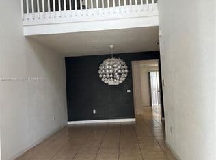 3-bedroom Townhouse — 11440 NW 75th Ter, Doral, 33178