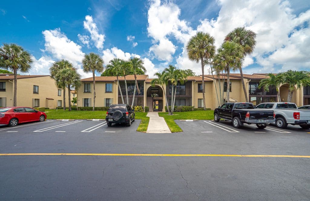 2+1 Condo — 610 Sea Pine Way #H2