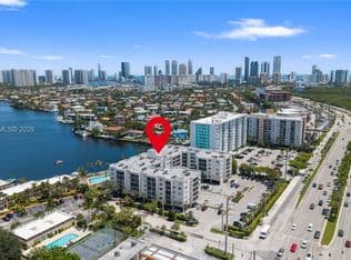 2-bedroom Condo — 2821 N Miami Beach Blvd #4F, North Miami Beach, 33160