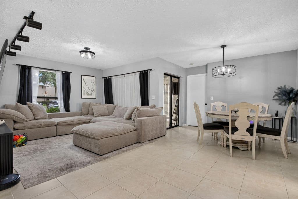 2-bedroom Condo — 3331 NW 47th Avenue #3242
