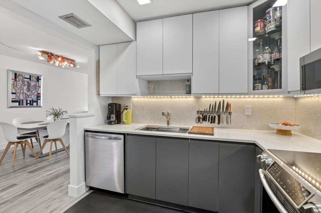 2+1 Condo — 1160 N Federal Highway #1121