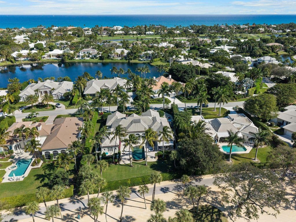 4+1 Müstakil ev — 1155 Lake House Drive