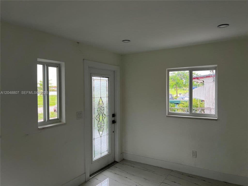 2+1 Müstakil ev — 1831 Wilmington St