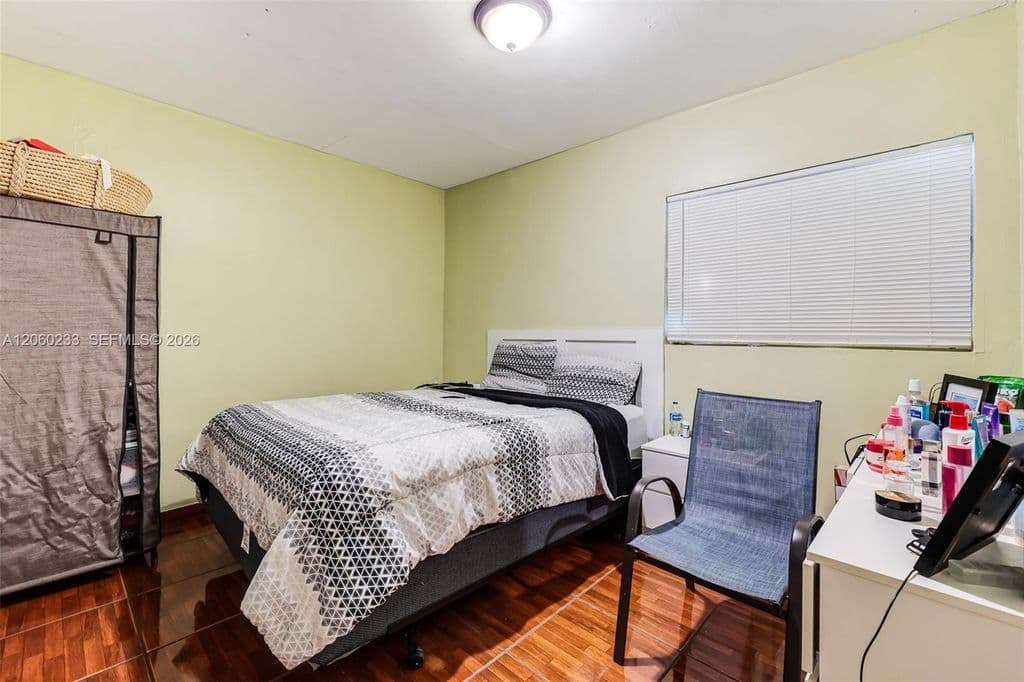 4+1 Müstakil ev — 578 NW 97th St