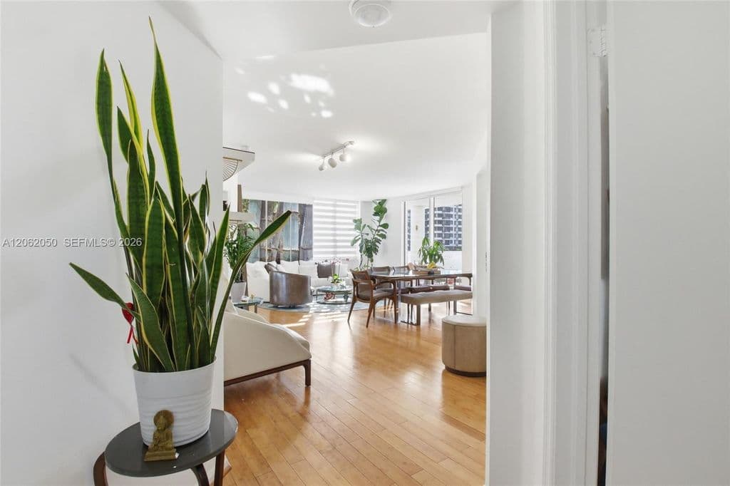 2+1 Condo — 701 Brickell Key Blvd APT 610