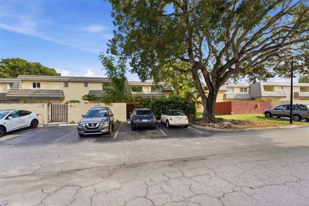 3+1 Mülk — 8489 SW 137th Ave #8489